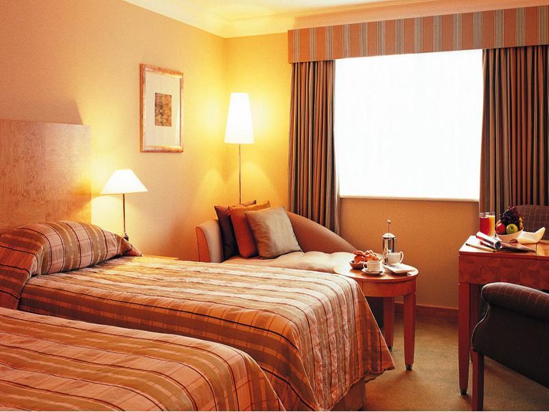Regency Park Hotel, Health Club & Spa Thatcham Extérieur photo