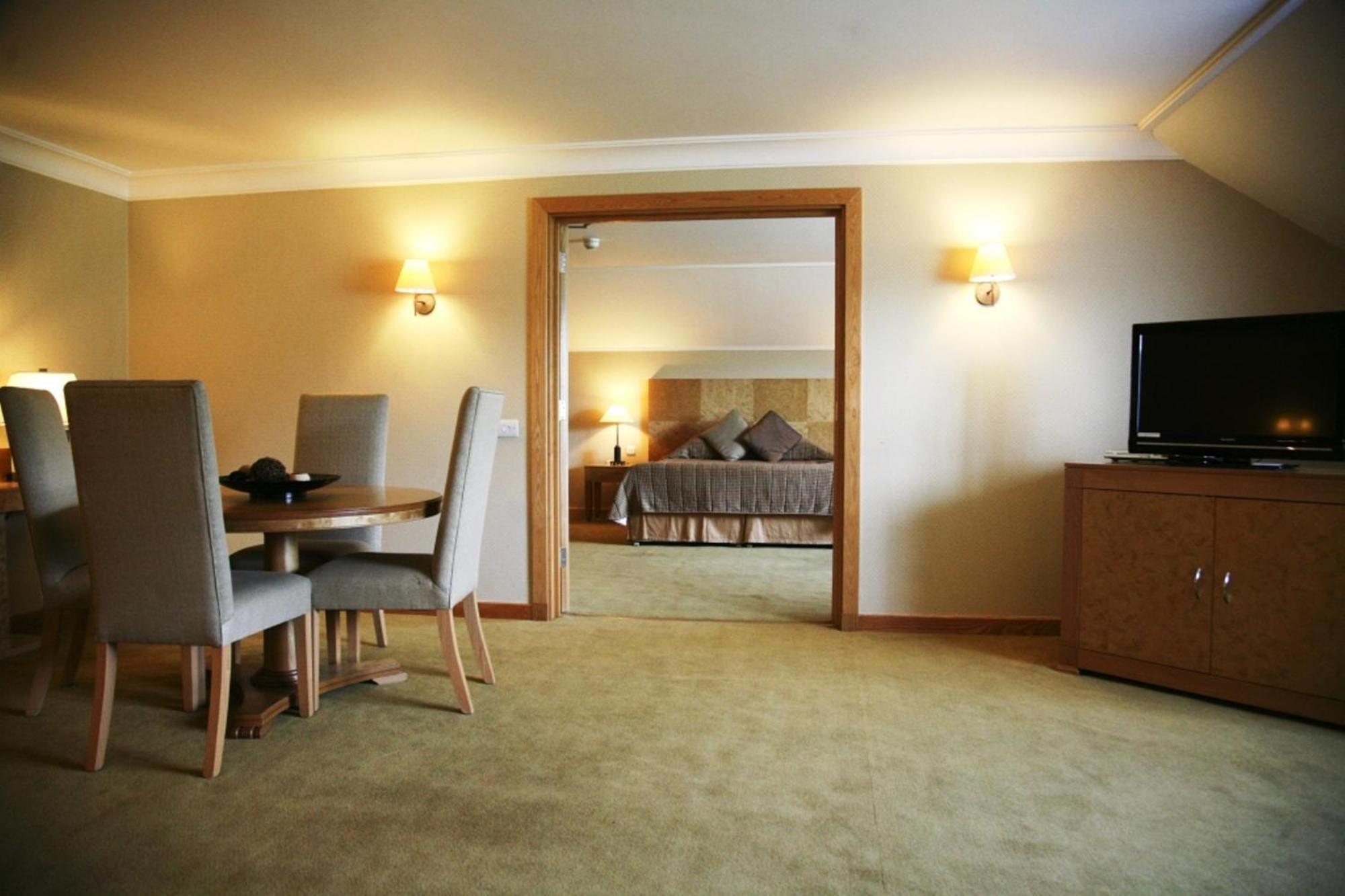Regency Park Hotel, Health Club & Spa Thatcham Extérieur photo