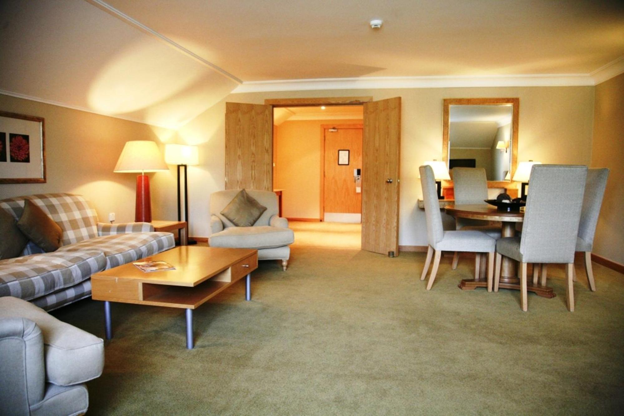 Regency Park Hotel, Health Club & Spa Thatcham Extérieur photo