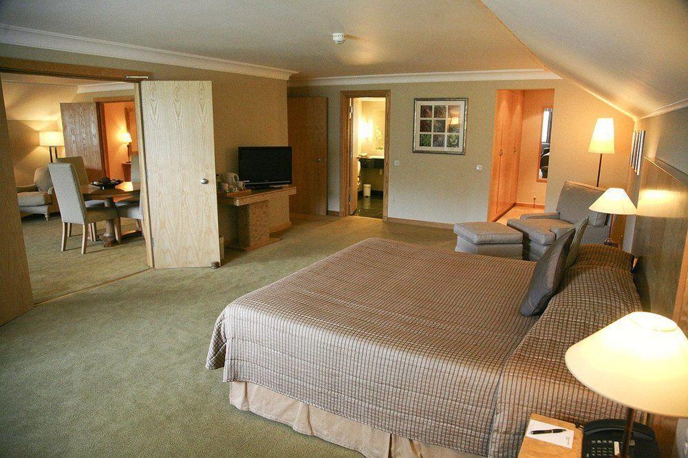 Regency Park Hotel, Health Club & Spa Thatcham Extérieur photo