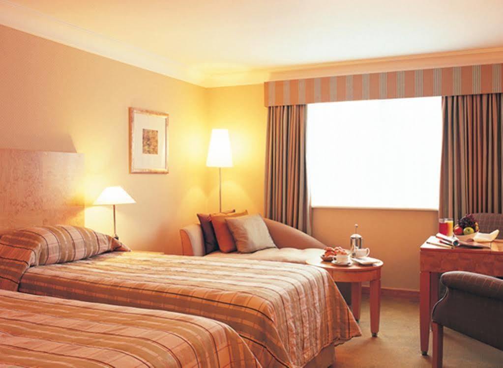 Regency Park Hotel, Health Club & Spa Thatcham Extérieur photo