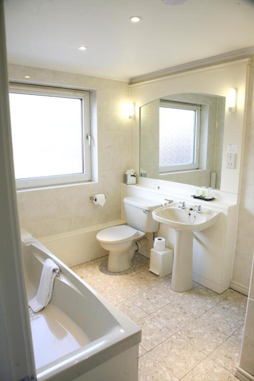 Regency Park Hotel, Health Club & Spa Thatcham Extérieur photo