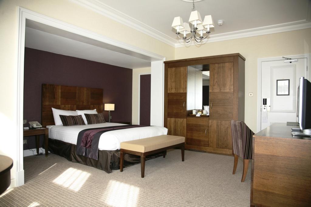 Regency Park Hotel, Health Club & Spa Thatcham Extérieur photo