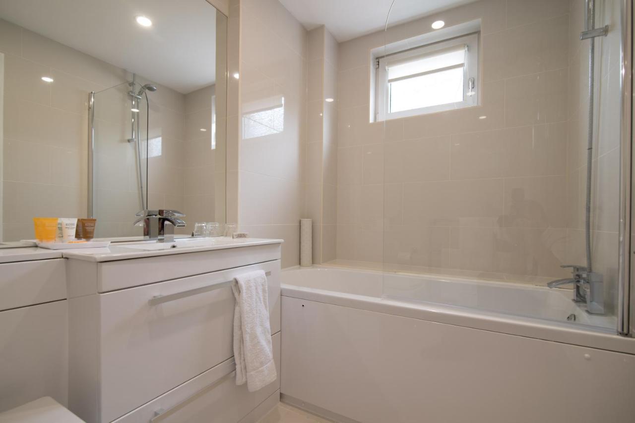 Regency Park Hotel, Health Club & Spa Thatcham Extérieur photo