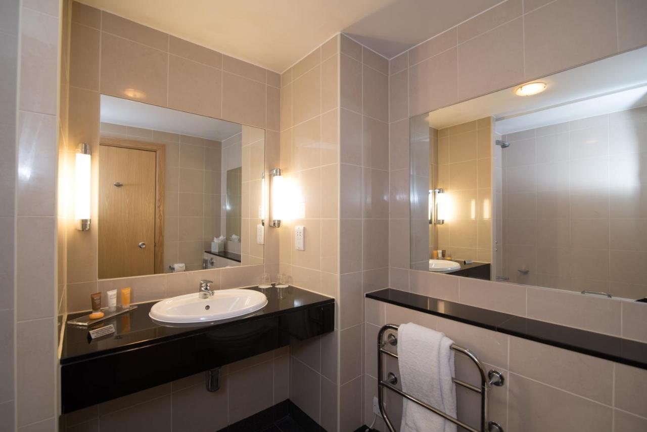 Regency Park Hotel, Health Club & Spa Thatcham Extérieur photo